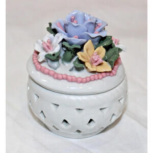 Vintage 3.5” Tall Woven Ceramic Trinket Box 3D Roses & Flowers on Lid Pink Pearl